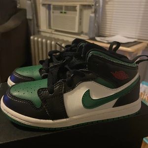 Kids sneakers size 10c